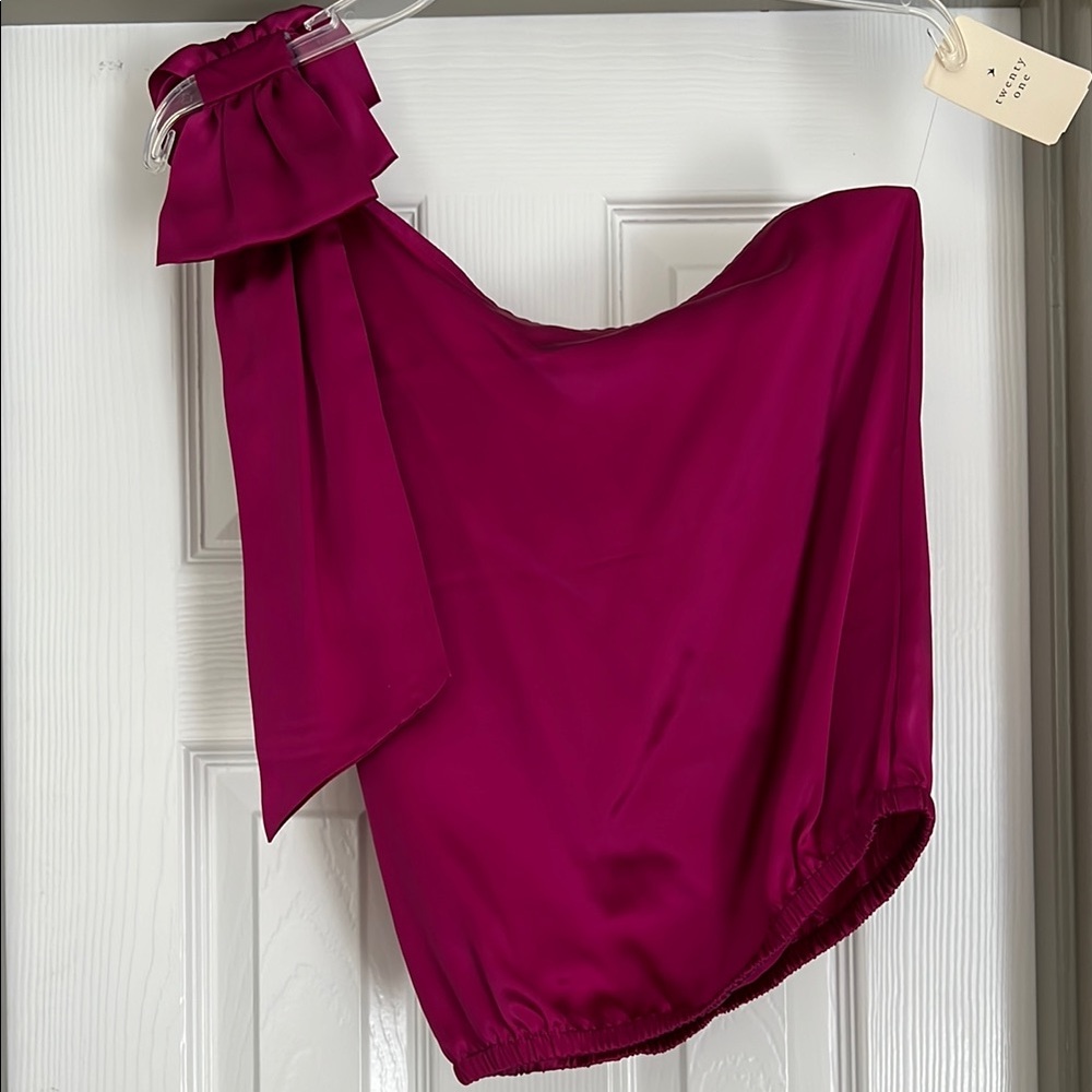 Elegant One-Shoulder Magenta Top